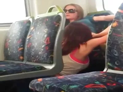Un patron français baise un nouveau collègue qui est petite culotte porn sorti dans la salle de pause pendant les heures de travail