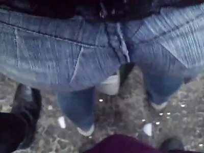 Une femme a invité une jeune beauté à la maison culottes porno pour avoir des relations sexuelles avec son homme