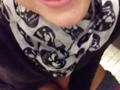 Un jeune athlète évite sa culotte sale porno petite amie atteinte d'un cancer
