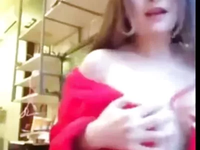 Une MILF adolescente doigtée et se fait lécher la grosse bite par porno culottes un mec du quartier