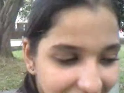 Une jolie blonde réveille un ami avec du lesbienne en culotte blanche sexe chaud tôt le matin