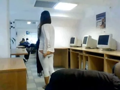 Maman plantureuse Pov remplace le corps video sex culotte tatoué par de vrais baisers