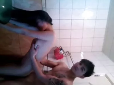 jolie fille aux gros seins sexe dans la video voyeur culotte rue