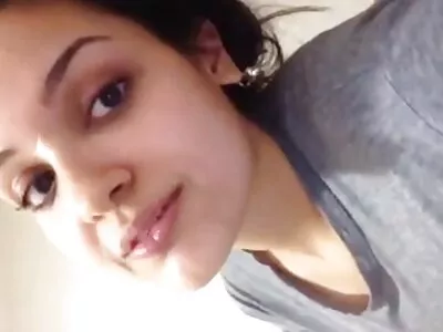 Mec embrassant culotte porno une voisine aux gros seins et sa soeur