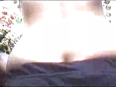 Un nouvel ami baise une danseuse dans le cul video x sans culotte avec un baiser au bar