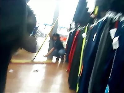 Après une pipe, young culotte sale xxx trouble donne un mec dans le cul sans préservatif