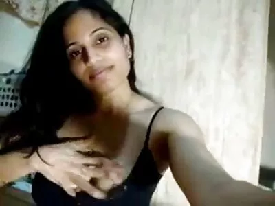 Une jeune garce s'est approchée du frère de sexe video culotte sa copine pour sauter sur sa bite.