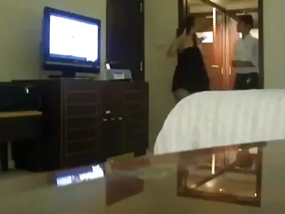 Un Black baise une nouvelle fille avec culotte mouillée xxx un gros membre noir.