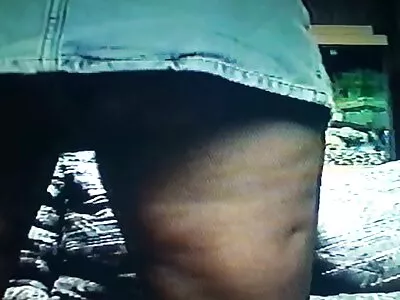 Asiatique écarte ses petits pains pour une sodomie en groupe avec culottes porno un ami et obtient un orgasme