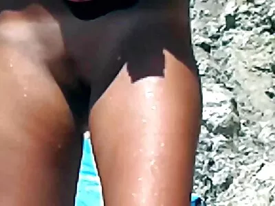 Une milf adolescente baise une jeune culotteporno étudiante avec un baiser pendant un massage