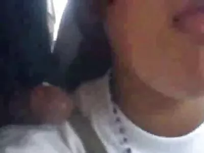 Mari tatoué surnommé femme atteinte de cancer et beeg culotte anal fait maison fixe devant la caméra