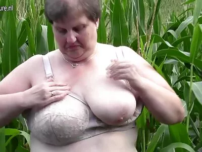 Bas fille baise culotte porno avec un baiser avec un mec et doigte avant de partir