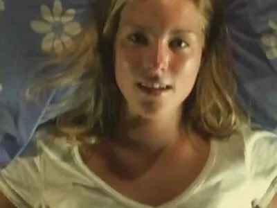 rousse et ado n'abandonnent pas le sexe avec un voisin directement dans la culotte transparente porn piscine