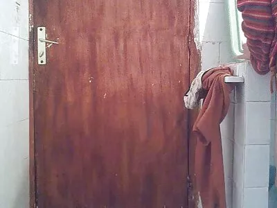Une brune en vidéo POV se fait fumer et écarte les porno culottes jambes pour un orgasme vaginal, et