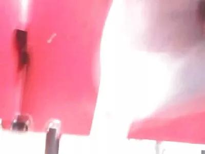 Baise et baise sur le sol de la culotte sale porno cuisine