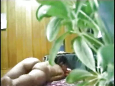 Un homme avec un gros pénis embrasse une film porno culotte femme russe à la première personne.