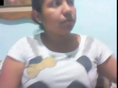 Lesbiennes matures s'engagent à une pénétration dure dans le video x sans culotte sexe en groupe