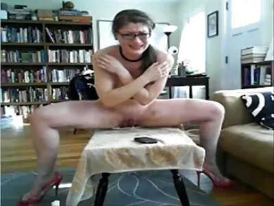 Un ami vient rendre visite à son amant noir après le travail culotte transparente porn pour un baiser dans le cul