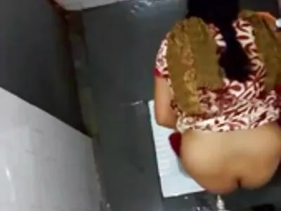 Une soeur russe culotte vibrante porn goûte la bite de son demi-frère le matin