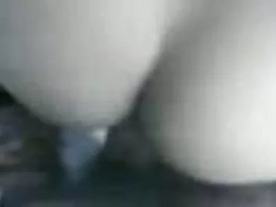 Une étudiante aux gros seins serre la grosse bite des porno culottes mecs