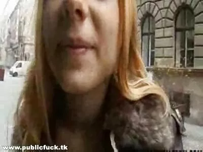 L'Asiatique Vicki Chase invite un mec noir tatoué pour une double sex avec culotte pénétration anale