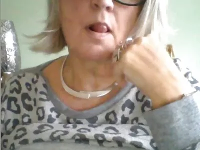 Une infirmière aux gros seins contracte un cancer en ayant des relations sexuelles avec son porno couche culotte beau-fils à la première personne