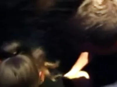 Baiser fort avec un baiser de l'ami de son porno couche culotte mari