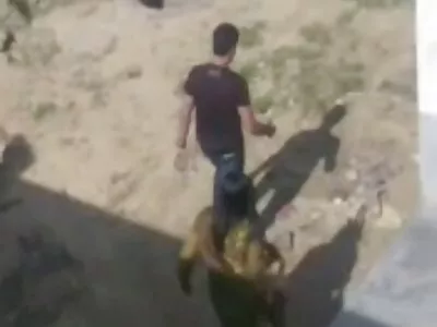 L'employée prend les pieds de la salope culotte porno Brazzers et lui embrasse le cul