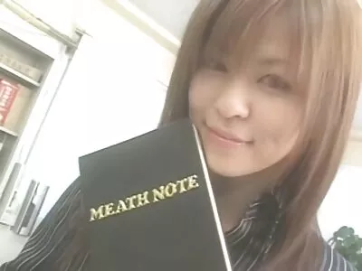 Un mec mature insère une bite dans des bas de culotte xxx beauté plantureux Anal pour de l'argent