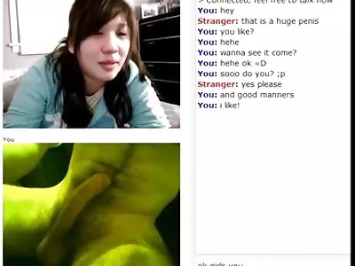 Fille après avoir sucé écarte la chatte porn petite culotte juteuse pour un baiser anal profond