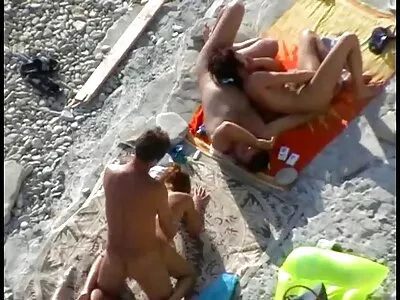 Une fille aux gros seins éjacule pendant un porno fait culotte porn tube maison