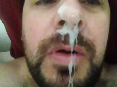 jeune fille donne un mec youporn culotte à sucer son doigt