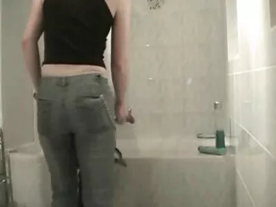 Fille russe avec un gros cul baise mature culotte fendue avec un plombier
