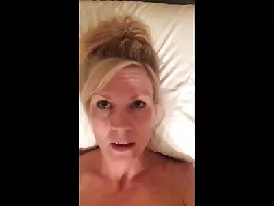 une video amateur sans culotte blonde change son mari avec une brune sensuelle à la maison