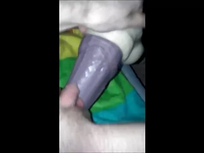 Blonde au gros cul a décidé de se détendre sur la bite culotte mouillée porn d'un ami sur le lit