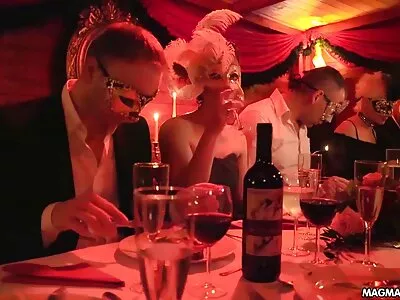 Un gros homme mûr baise durement sa femme préférée dans la video x culotte cuisine