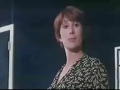 belle aux gros seins veut pipi culotte porn sauter sur la bite