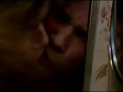 Jeune fille russe est satisfaite du sexe avec un culotte sexy porn mec à la première personne