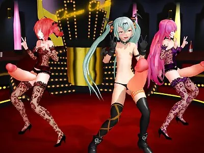 Les filles maigres aiment le sexe en groupe à la porno en culotte première personne