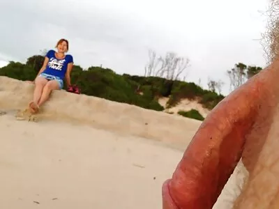 Un étudiant video sex culotte maigre, fuyant la classe, embrasse un camarade de classe